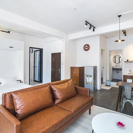 مدينة هوشي منه Scandinavian Apartment With Balcony In Bui Vien المظهر الخارجي الصورة